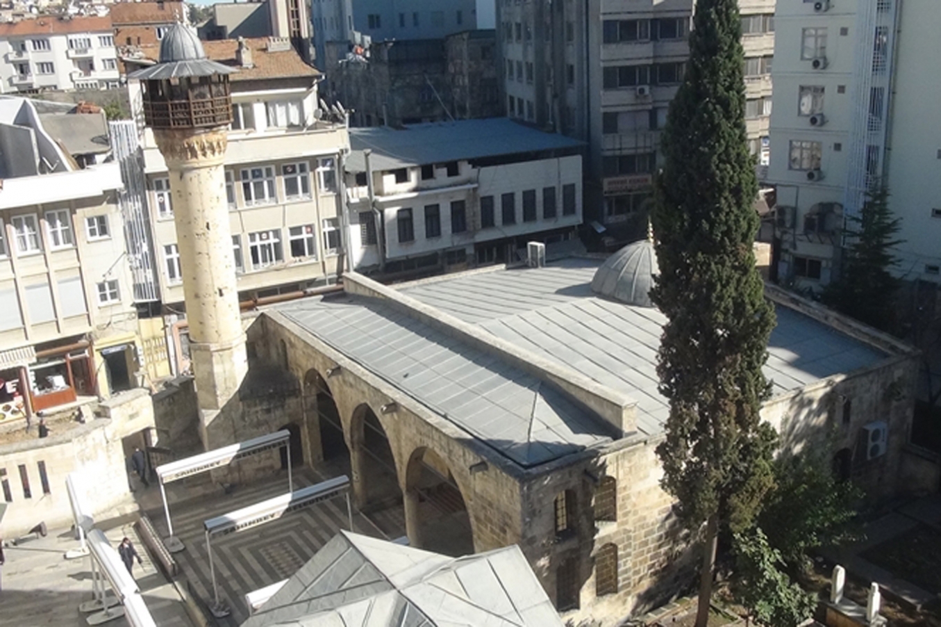 Ömeriye Camii Gaziantep'in tarihine tanıklık ediyor Ömeriye Camii Gaziantep'in tarihine tanıklık ediyor